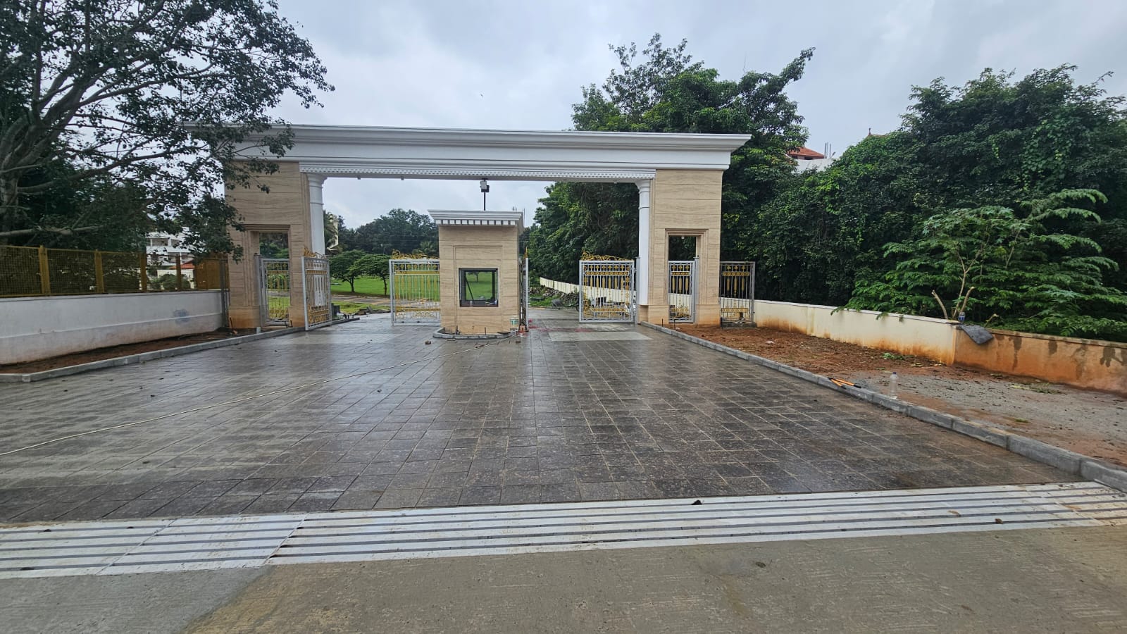 Entrance view of Sri Krishna Villas, premium BMRDA approved villa plots for sale in Kaggalipura, off Kanakapura Road, Bengaluru by SLV Housing